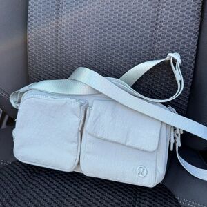 Lululemon multi pocket crossbody bag